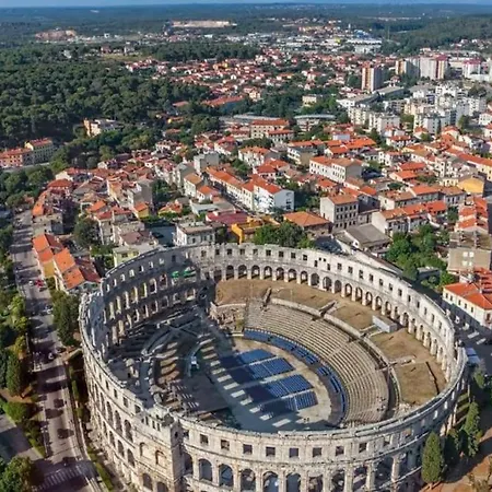 Eta - U Centru Grada Lägenhet Pula